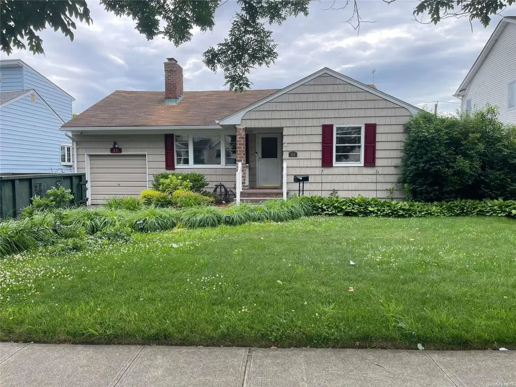 14 Heather Lane Plainview NY 11803