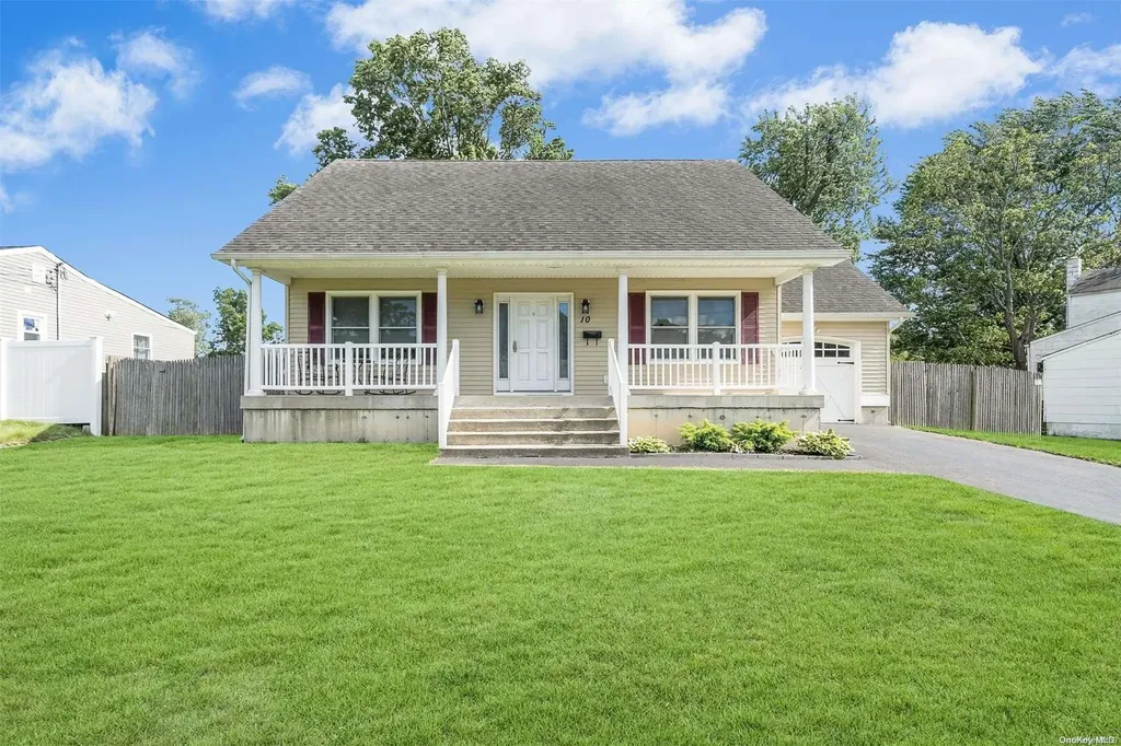 10 Blue Jay Drive Brentwood NY 11717