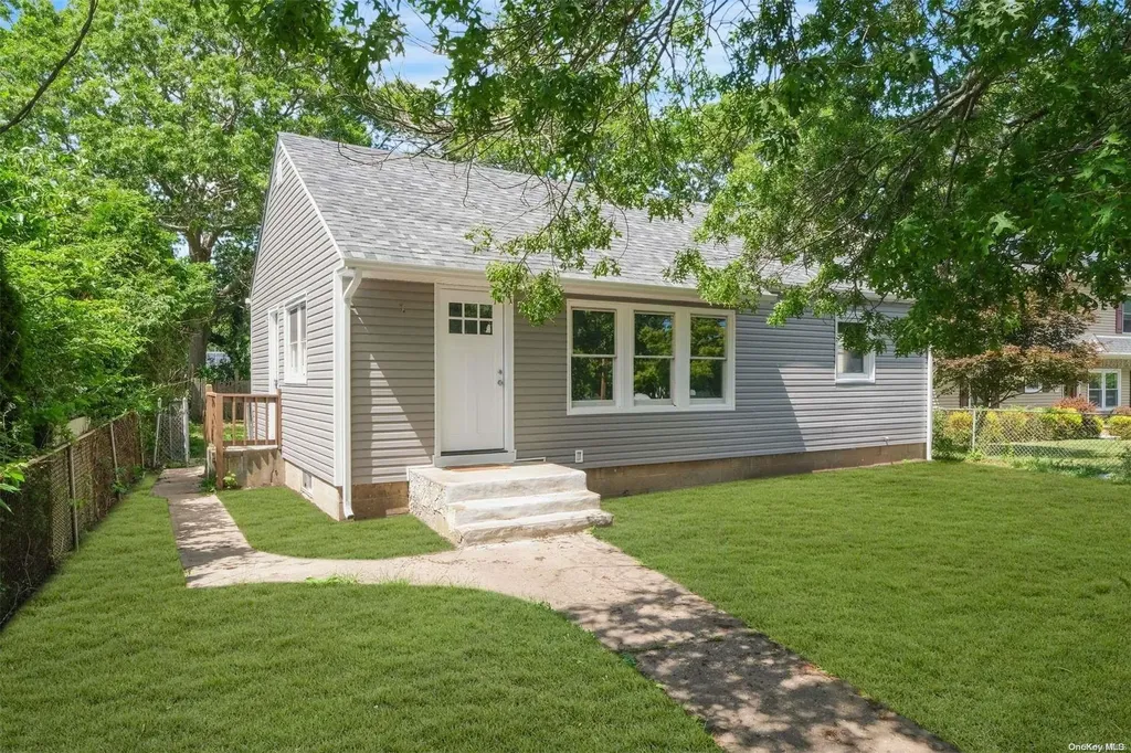 75 Parkwood Drive Mastic Beach NY 11951