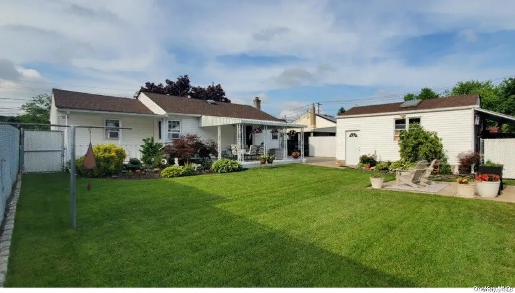 26 Abingdon Avenue Bay Shore NY 11706