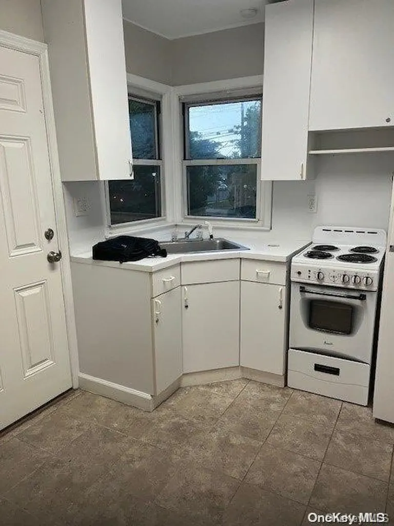 161 Orchard Street Plainview NY 11803