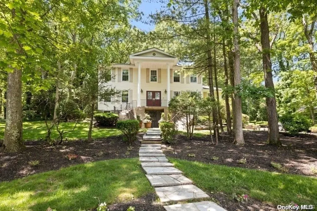 26 Round Tree Drive Melville NY 11747