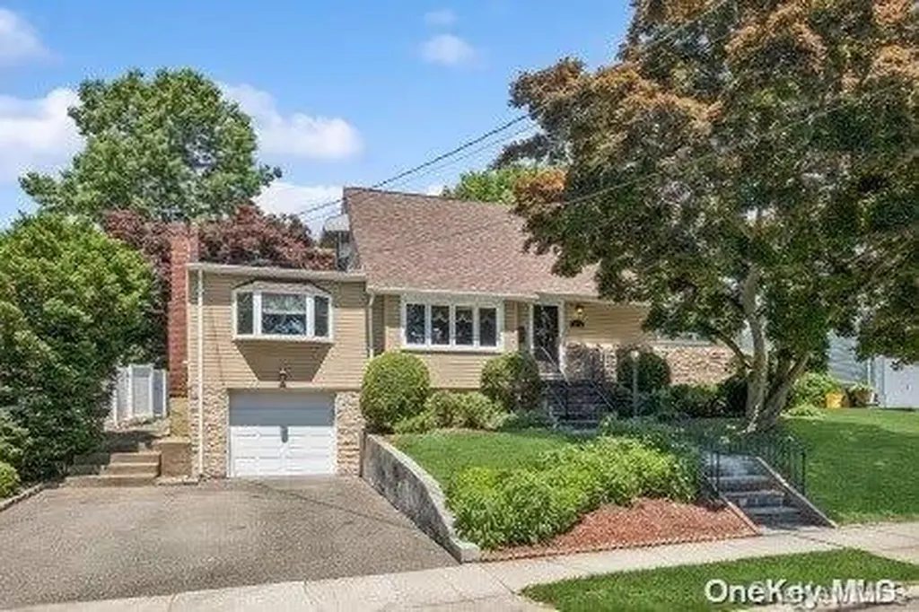 109 Ira Road Syosset NY 11791