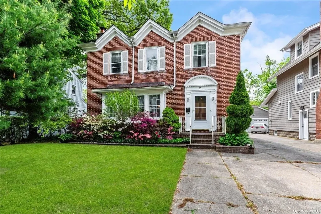 39 Wilson Place Freeport NY 11520