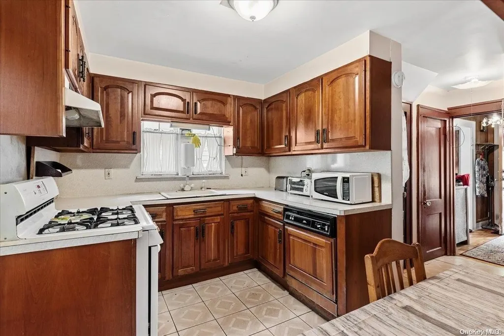 39 Wilson Place Freeport NY 11520