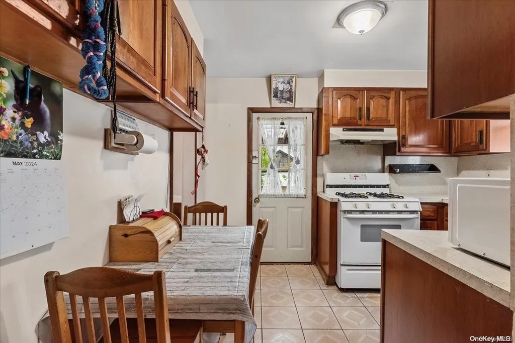 39 Wilson Place Freeport NY 11520