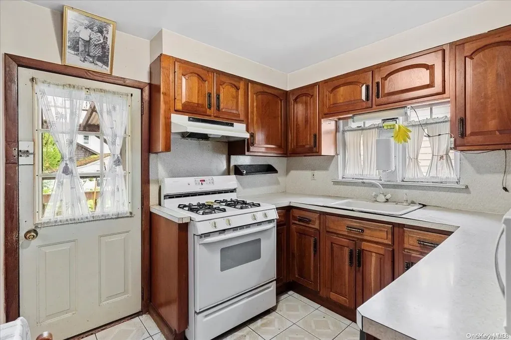 39 Wilson Place Freeport NY 11520
