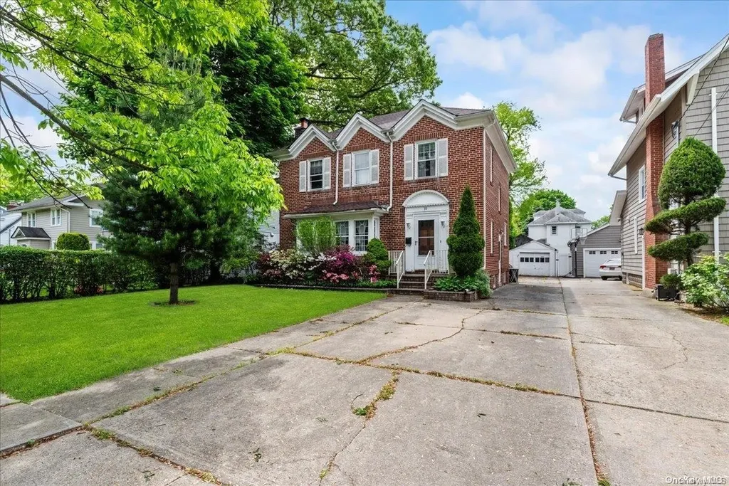 39 Wilson Place Freeport NY 11520