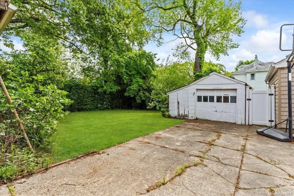 39 Wilson Place Freeport NY 11520