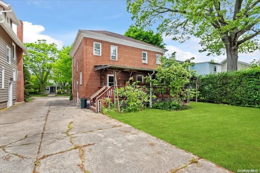 39 Wilson Place Freeport NY 11520