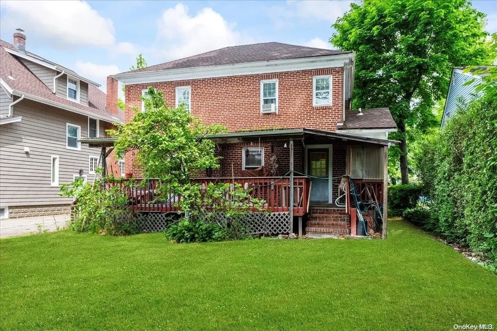 39 Wilson Place Freeport NY 11520