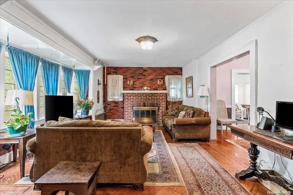 39 Wilson Place Freeport NY 11520