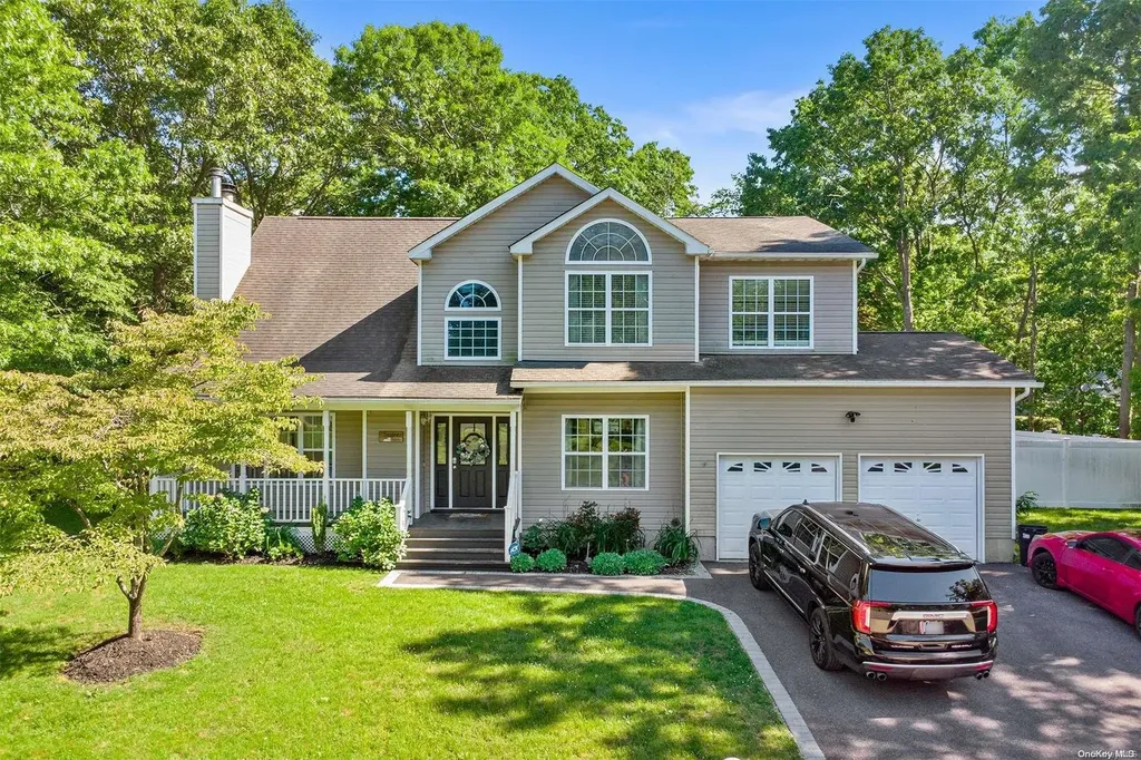 14 Amber Lane Coram NY 11727