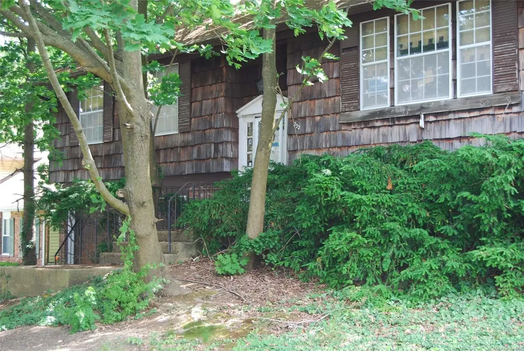 232 Walnut Road Glen Cove NY 11542