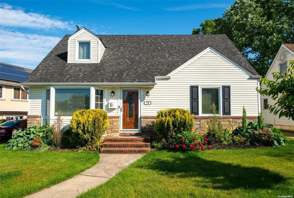 74 Yorkshire Road New Hyde Park NY 11040