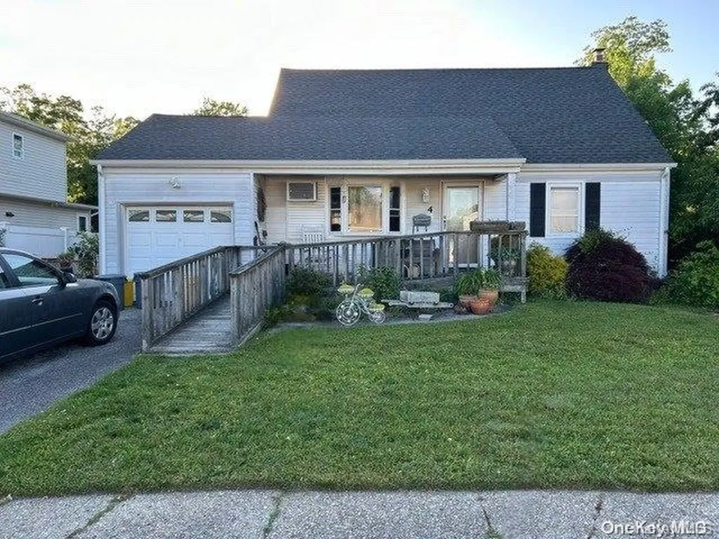 4 Ruth Lane Farmingdale NY 11735