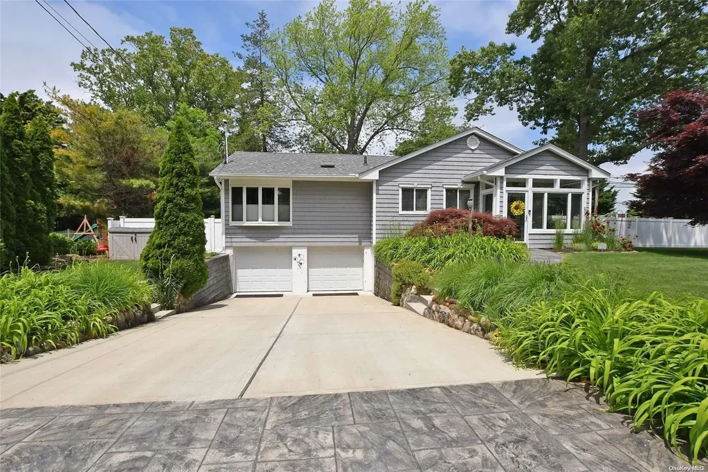 36 Elsmere Avenue Oakdale NY 11769