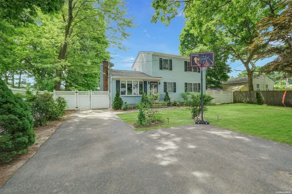 18 Vee Jay Drive Shoreham NY 11786