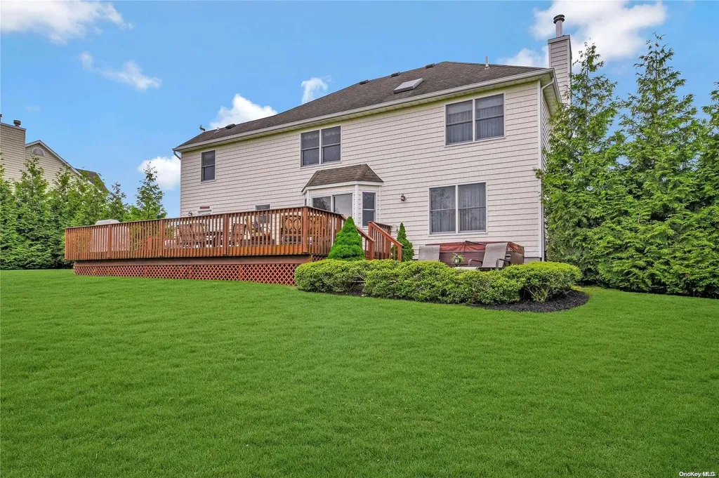 70 Nicholas Way Baiting Hollow NY 11933