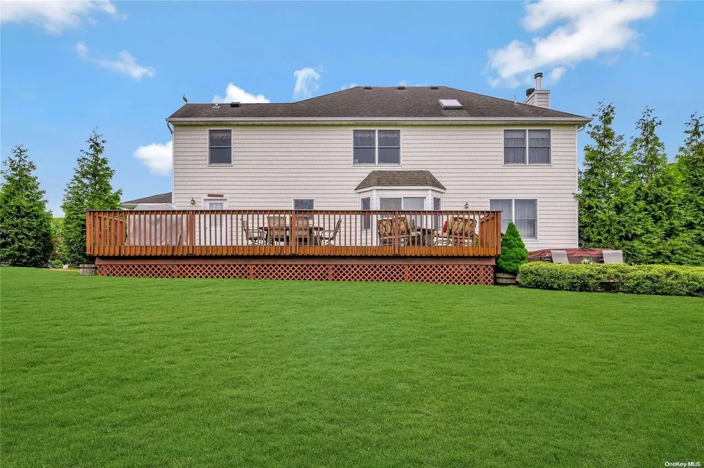 70 Nicholas Way Baiting Hollow NY 11933
