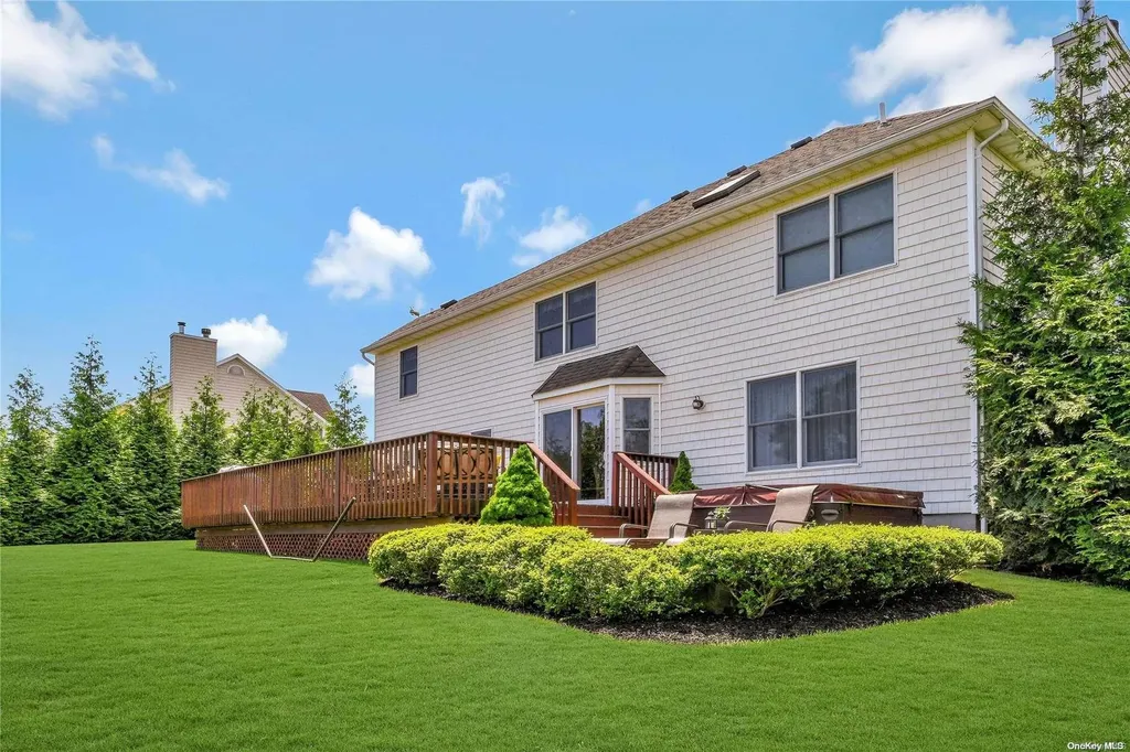 70 Nicholas Way Baiting Hollow NY 11933