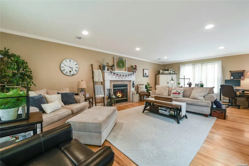 70 Nicholas Way Baiting Hollow NY 11933