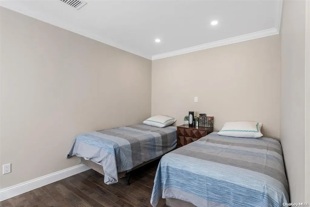 70 Grove Avenue Cedarhurst NY 11516