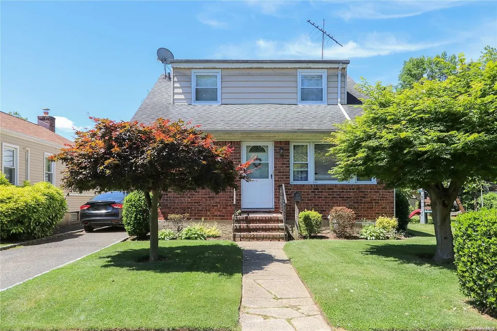 129 Gordon Avenue Westbury NY 11590