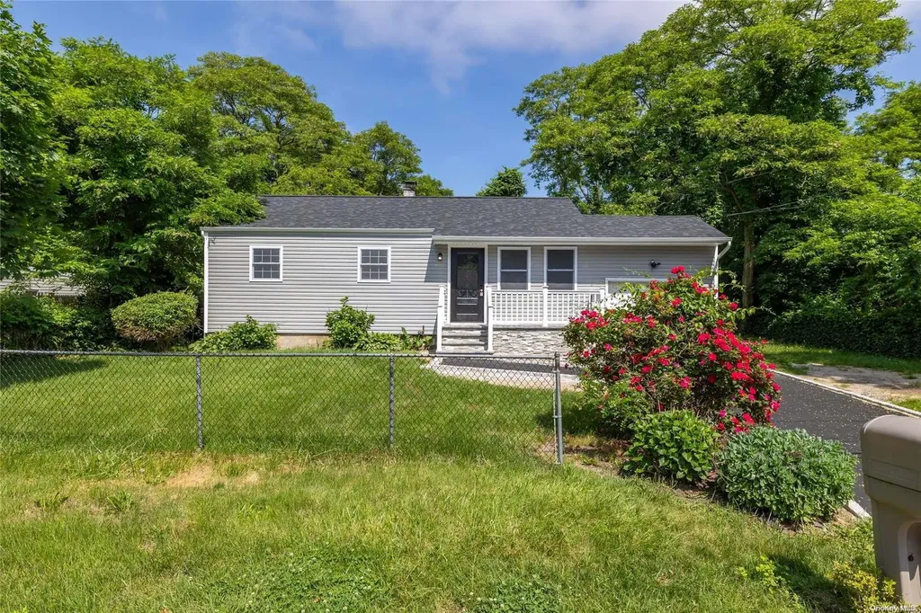 35 Pace Avenue Bellport NY 11713