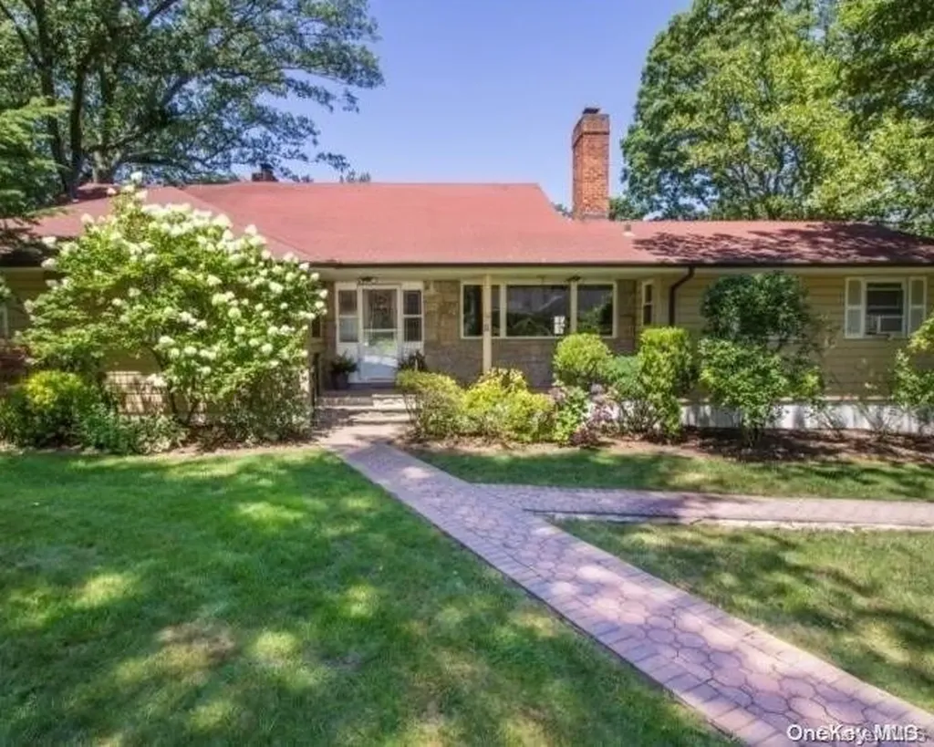 11 Saint George Road Great Neck NY 11021