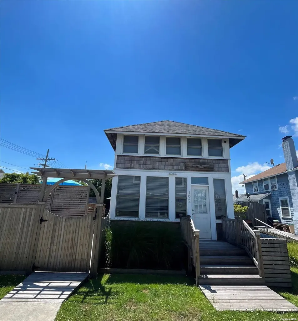 192 Cottage Walk Ocean Beach NY 11770