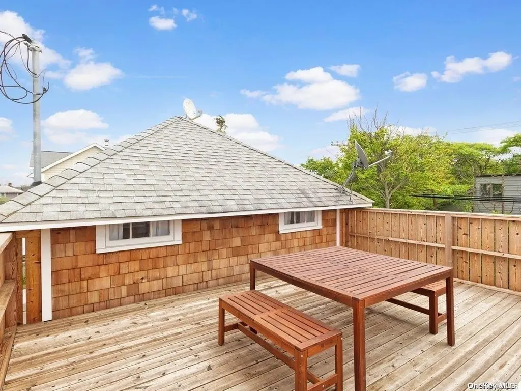 192 Cottage Walk Ocean Beach NY 11770