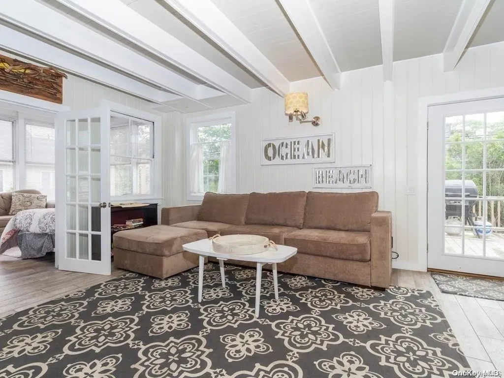 192 Cottage Walk Ocean Beach NY 11770