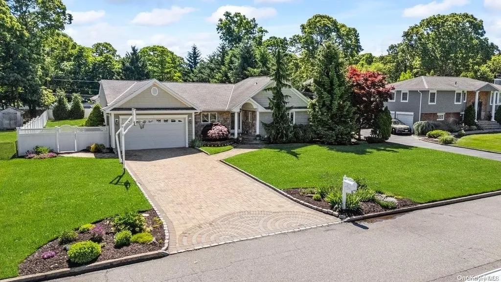 56 Merrivale Drive Smithtown NY 11787
