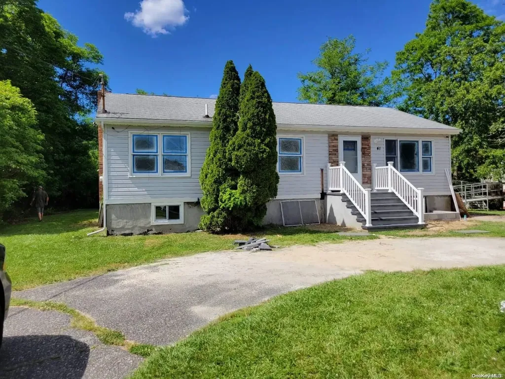 41 Pennant Drive Mastic Beach NY 11951