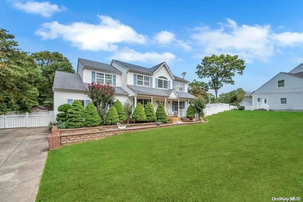 23 Plandome Place Selden NY 11784