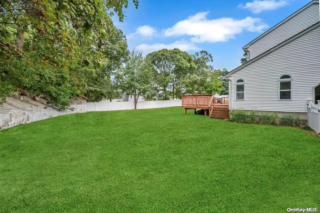 23 Plandome Place Selden NY 11784