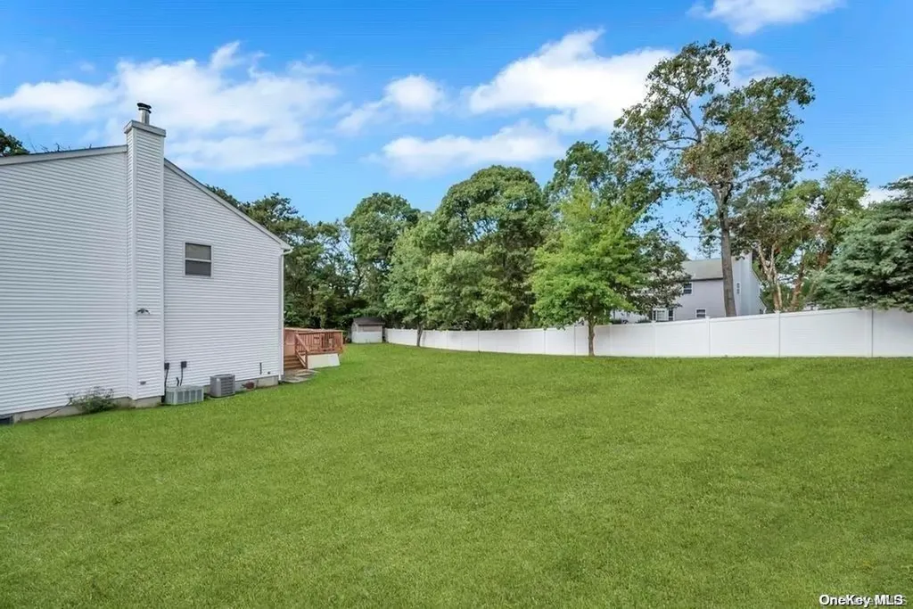 23 Plandome Place Selden NY 11784