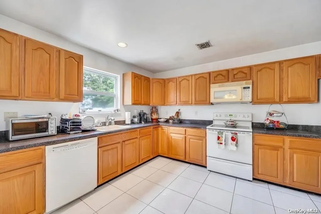 23 Plandome Place Selden NY 11784