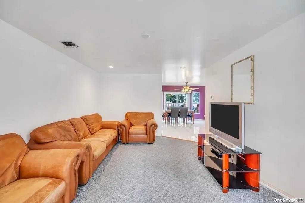 23 Plandome Place Selden NY 11784