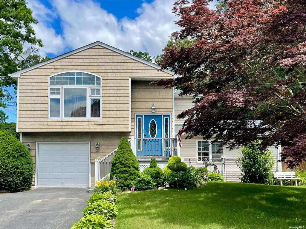 3 Waldorf Drive Shirley NY 11967