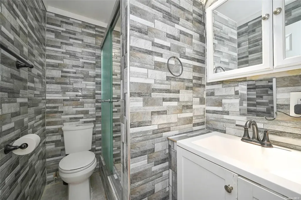 468 Crescent Street Brooklyn NY 11208