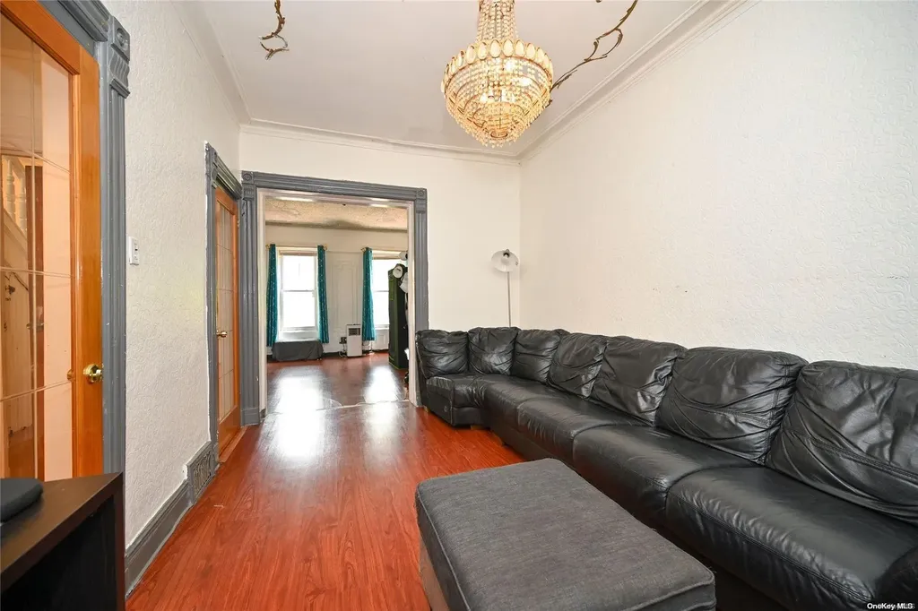 468 Crescent Street Brooklyn NY 11208