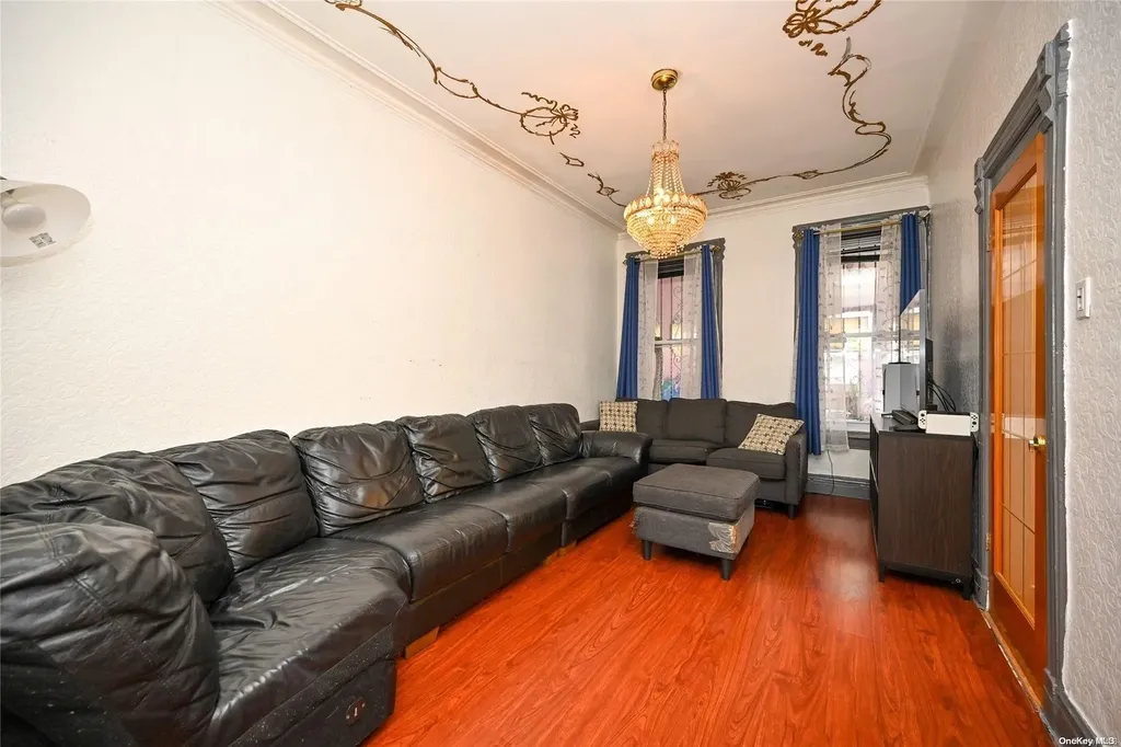468 Crescent Street Brooklyn NY 11208