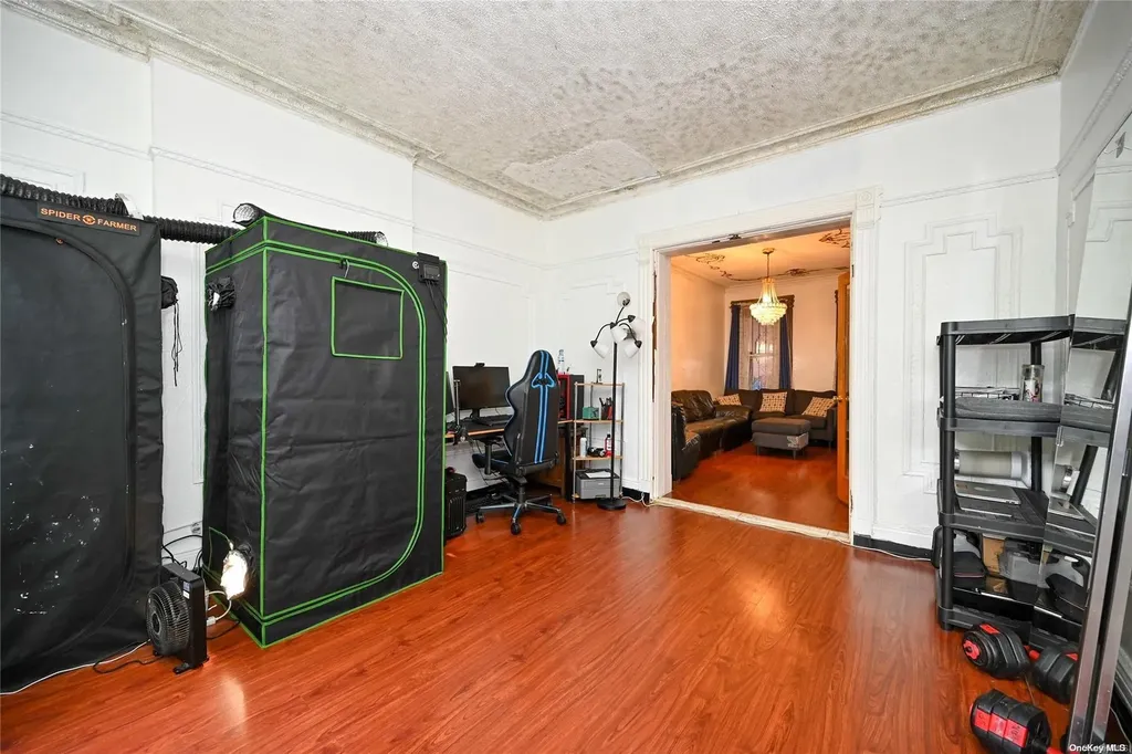 468 Crescent Street Brooklyn NY 11208