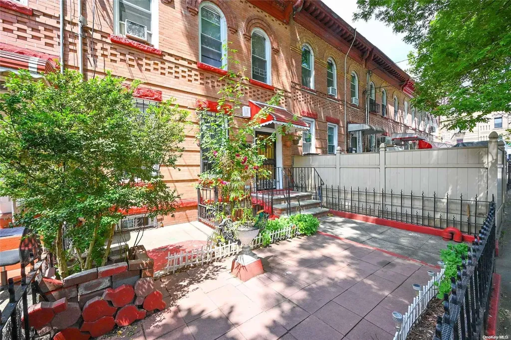 468 Crescent Street Brooklyn NY 11208