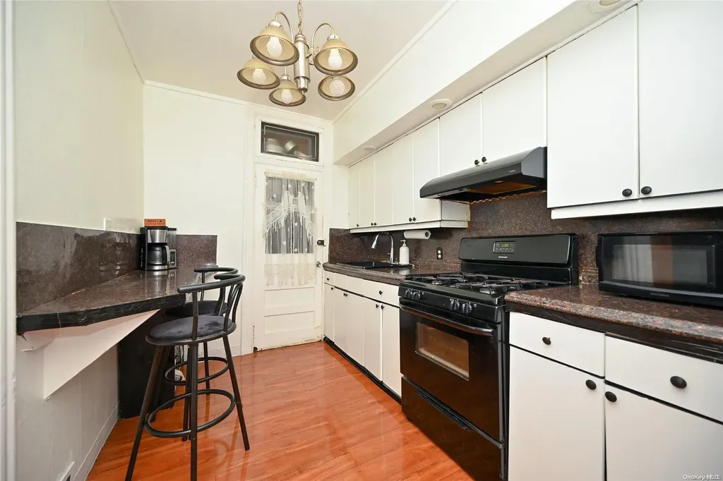 468 Crescent Street Brooklyn NY 11208