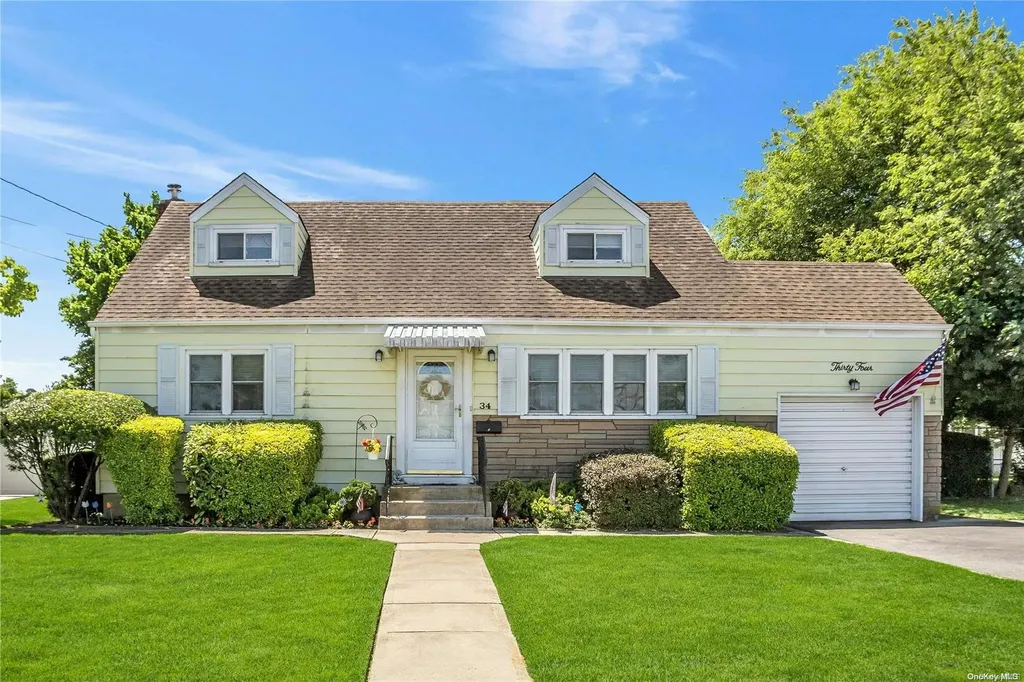 34 Clark Street West Babylon NY 11704