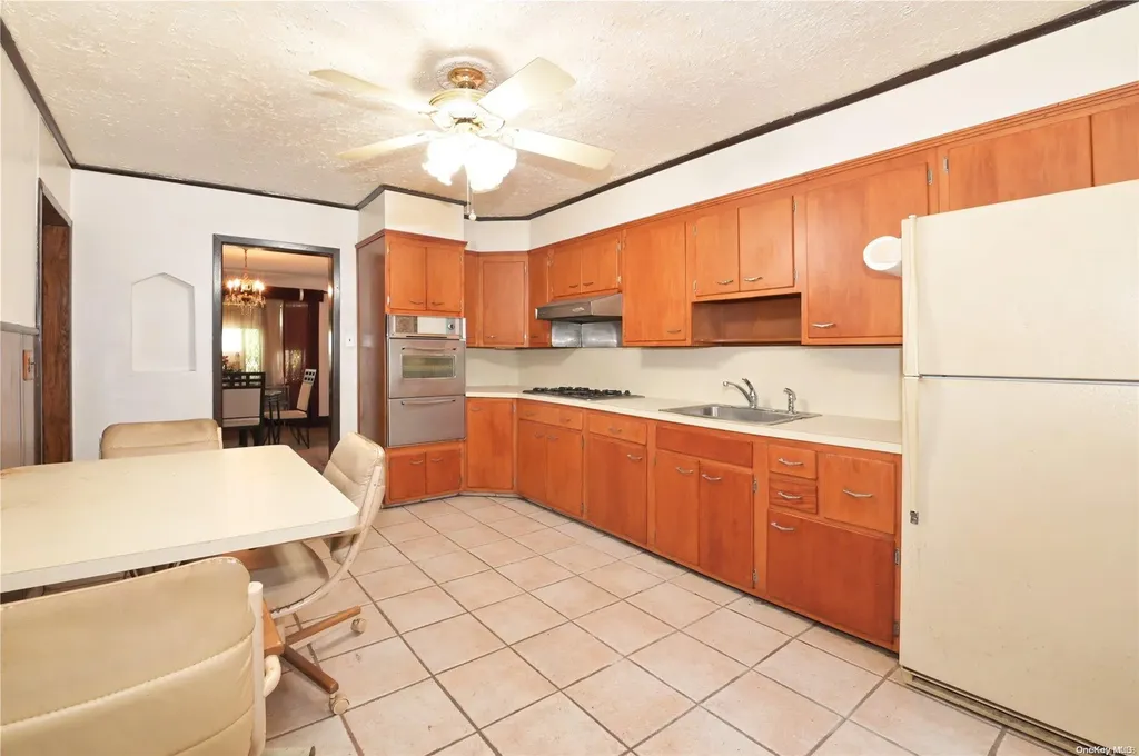 174 E Old Country Road Mineola NY 11501