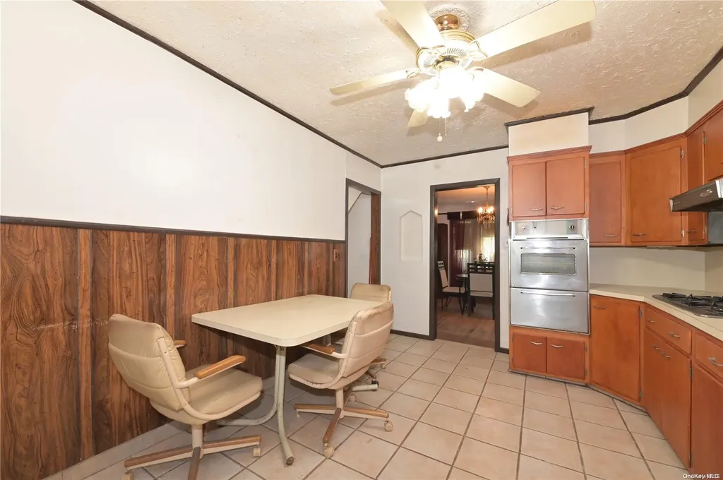 174 E Old Country Road Mineola NY 11501